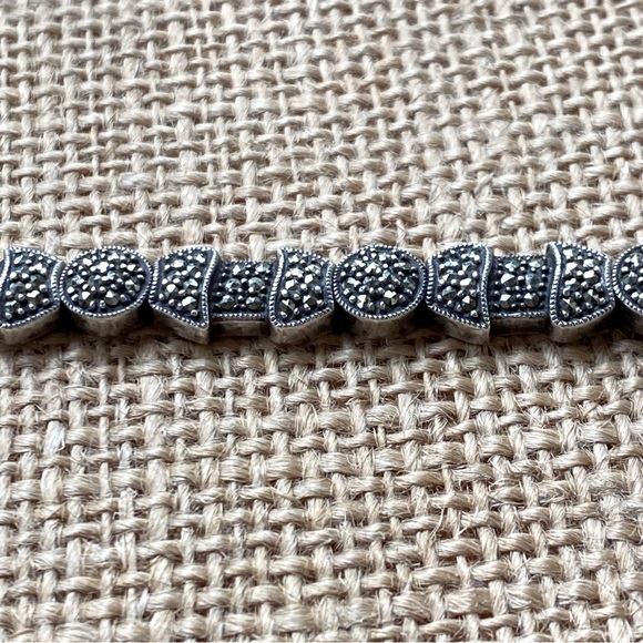 BEAUTIFUL JUDITH JACK STERLING VINTAGE MARCASITE ART DECO STYLE BRACELET
7” - Picture 7 of 10